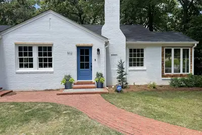 Image de The Townie near Sweetland- Beautifully renovated, Perfect Location!