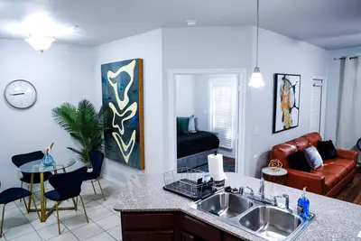 Image de \"Cozy\" 2bdrm Apt near Kessler Park ~ Bishop Arts~ Downtown Dallas