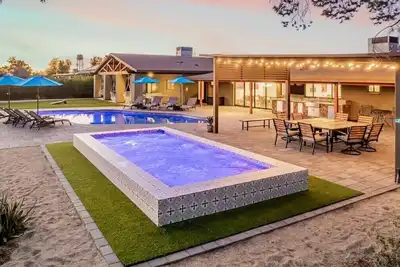 Scottsdale's Largest Hot Tub! Davenport Ranch Estate