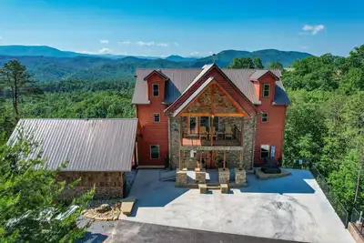 Image de Elevator! Indoor Pool, 2 Arcades, Outdoor Kitchen and Firepit 8per Hot Tub