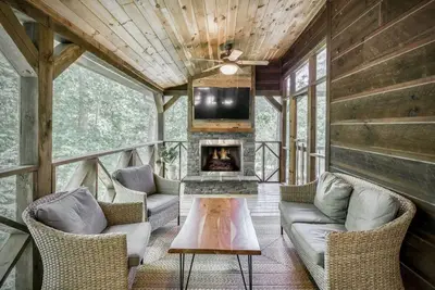 Image de ★ Modern Rustic 5 Bedroom Cabin with Hot tub ★