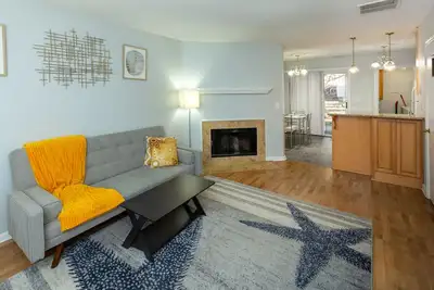 Image de Fully Renovated 2 bdrm/2. 5ba near Unc & Weaver St!
