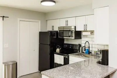 Image de Stylish & Spacious ★ Pets Ok ★ Monthly Townhome