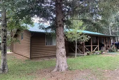Image de Bearcat Cabin located in the heart of Greer