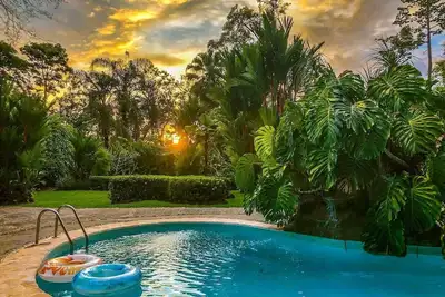 Image de Private suite 102 with beautiful gardens, shared pool and Bbq area!