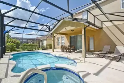 Image de Stunning 6 bed modern home on resort community with private pool and spa