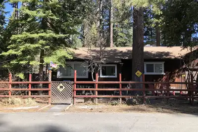 Image de Relax in the Tahoma woods at the Boundless Bear Cabin