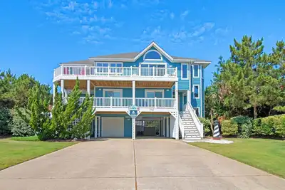 Image de Z Breeze: Oceanside Family Fun with Pool & Hot Tub