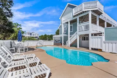 Image de Stack'N Bananas  Poolside Paradise w/ game room