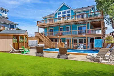 Sol Mates*Big Pool/Yard*Game Rm*Hot Tub*Volleyball
