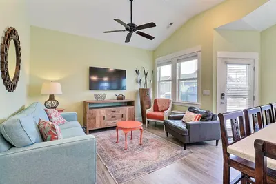 Image de Modern 2br w/ Pool & Beach Access – Dog Friendly