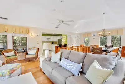 Image de 2002 Hidden Aweigh * Comm Pool, Pier, Beach Access