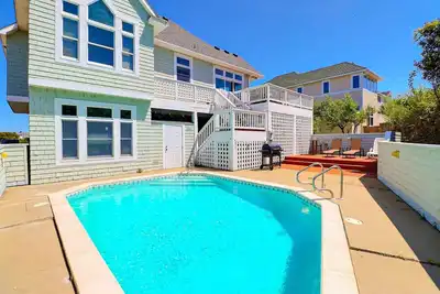 Image de Drifting Sands  Pool, Sun Deck Beach