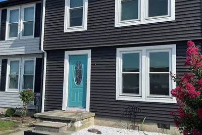 Image de Modern & Recently Renovated Beach house. Sleeps 6