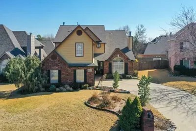 Image de The Erie Home: Warm and Spacious in South Tulsa