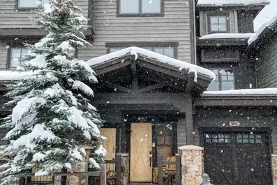 Image de Perfect Ski In/Out 50 feet from lift and walking distance to Center Village