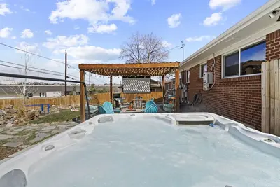 Hottub Ps5 Arcade PoolTable Theater 420Friendly