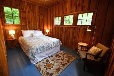 Image de Burton Cabin at Bleu Canoe