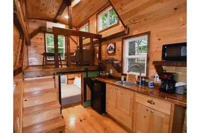 Image de Hemlock Tiny Home at Bleu Canoe Campground