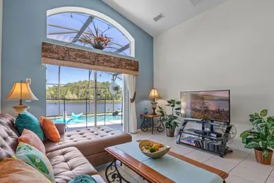 #925 Stunning LakeFront Spa/Pool Disney/Universal