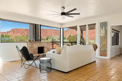 Image de Newly Remolded! ! Stellar Mountain Views!