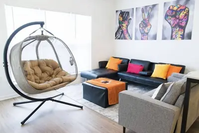 Image de Charming 2 bed/ 2 bath with pool and gym!