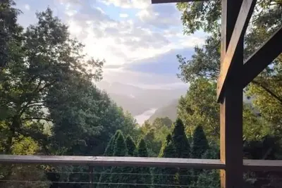 Image de The Head Rest at Deals Gap, Tail of the Dragon Mountain Retreat!