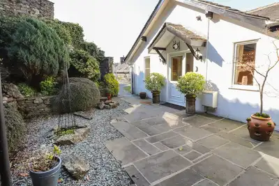 Courtyard Cottage, pet friendly, with a garden in Ambleside