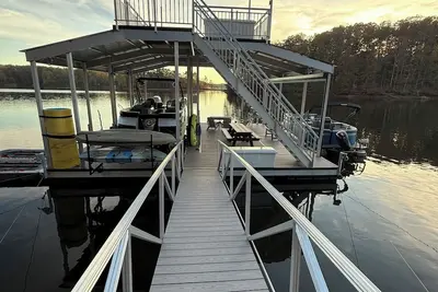 Image de Lake Home Sleeps 10+ Game Rm, Fire Pit and Dock