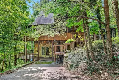 Image de Huge 3bd Cabin Near Town! Game Room + Hot Tub