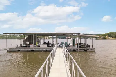 Image de Crystal Springs - Lakefront with Hot Tub!
