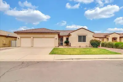 Image de Spacious 4 bed🏡 Sparkling Pool💦 Game Room🎮 Pool Table🎱 Arcade🕹 Sleeps 18