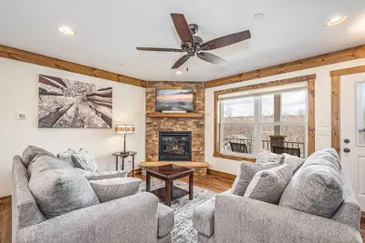 Image de Happy Ours | Dog Friendly, Hot Tub, Near Wisp!