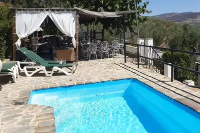 Image de Maison de campagne 'Fuente Zagrilla' avec vue sur la montagne, piscine privée et climatisation