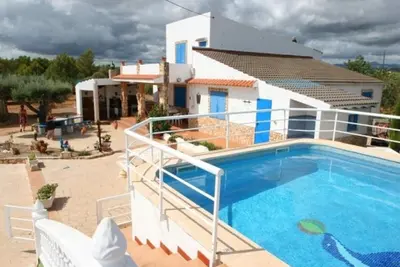 Image de Villa rustique à Ametlla de Mar avec piscine privée, jardin, cuisine d'été et parking