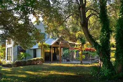 Image de Storybook Cottage-surrounded by expansive gardens