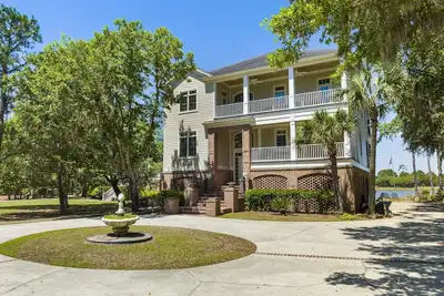 Image de Personnalisé 4br / 4. maison 5ba dans DeBordieu semaines Great d'été disponibles!