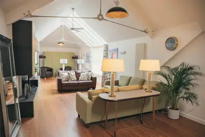 Image de The Lodge - Luxury house w/parking sleeps 10 in Dartmouth