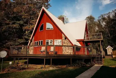 Image de StoneCreek Lodge + Party Barn, Sleeps 18, Hot Tub Game Lounge & Private Retreat
