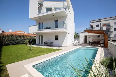 Image de Maison de vacances avec piscine privée pour 8 personnes env. 175 qmà Medulin, Istrie (Côte sud de l'Istrie)