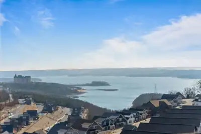 Image de Lakeview House, 9 Bd, Hot Tub, Community Pools