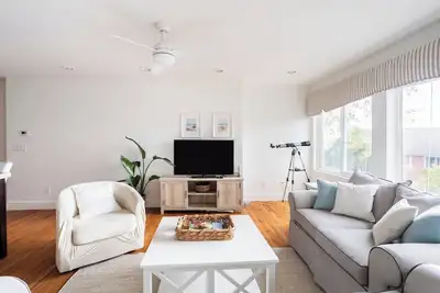 Image de Luxury 8br Winter Wonderland • Sleeps 22 • Indoor Fireplaces & Ocean Views