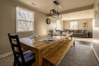 Image de 5 Bd home w/ Game Room, Pet Friendly- Near I69/465