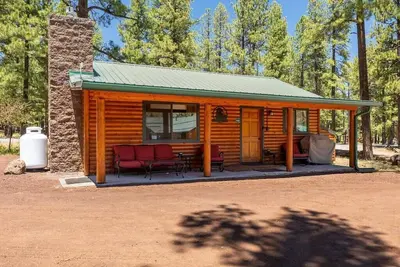 Image de Cowboy Casita (Cabin 102)