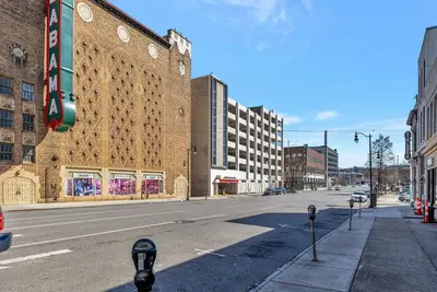 Image de Heart of Downtown - 3 Bedroom 1 Bathroom Suite