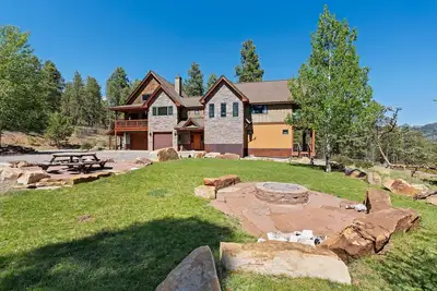 Image de A/C, Large Family Retreat, Hot Tub, Privacy, Views!