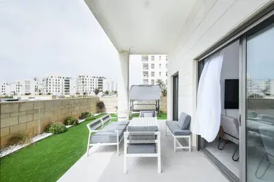 Image de Stylish Coastal Oasis