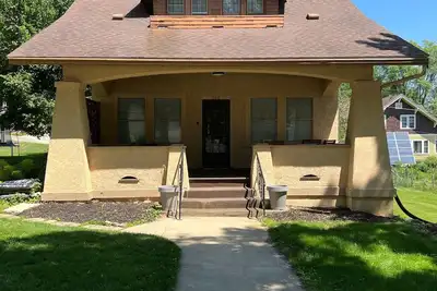 Image de Renovated charmer in the heart of Decorah’s Park District