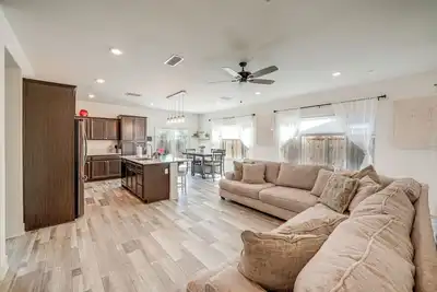 Image de Charming Bakersfield Home w/ Yard & Patio!