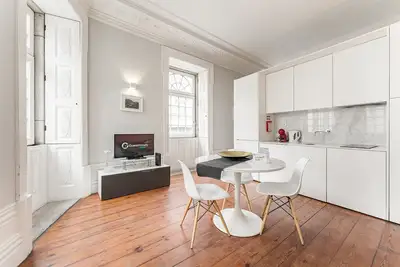 GuestReady - Charming Glee